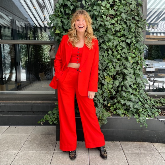 Meet your Posher, Lauren - Picture 1 of 4